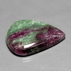 Rubino-zoisite naturale multicolore da 55,69 ct, taglio a pera, opaco