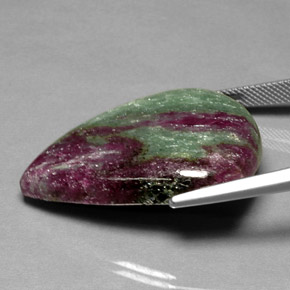 Rubino-zoisite naturale multicolore da 55,69 ct, taglio a pera, opaco