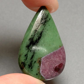Rubino-zoisite naturale multicolore da 22,31 ct, taglio a pera, opaco