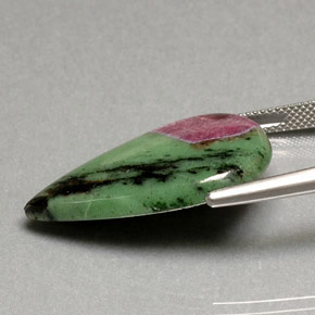 Rubino-zoisite naturale multicolore da 22,31 ct, taglio a pera, opaco
