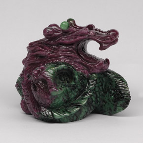 Rubino-zoisite naturale multicolore da 1207,71 ct, forma fantasia, opaco
