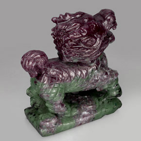 Rubino-zoisite naturale multicolore da 836,38 ct, forma fantasia, opaco