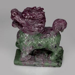 Rubino-zoisite naturale multicolore da 836,38 ct, forma fantasia, opaco