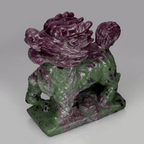 Rubino-zoisite naturale multicolore da 836,38 ct, forma fantasia, opaco