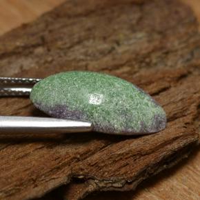 Rubino-zoisite naturale verde da 5,81 ct, marchesa, opaco
