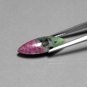 Rubino-zoisite naturale multicolore da 5,06 ct, marchesa, opaco
