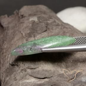 Rubino-Zoisite Multicolore naturale da 6.93 ct, Taglio marquise, Opaco