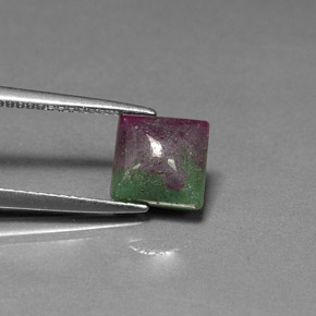 Rubino-zoisite naturale multicolore da 2,33 ct, quadrato, opaco