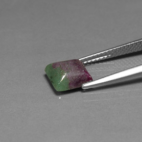Rubino-zoisite naturale multicolore da 2,33 ct, quadrato, opaco