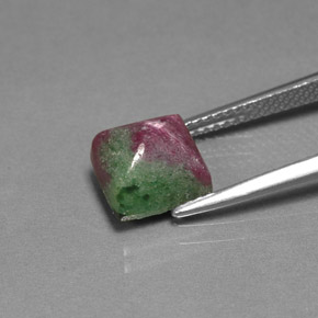 Rubino-zoisite naturale multicolore da 4,47 ct, baguette, opaco