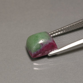 Rubino-zoisite naturale multicolore da 3,85 ct, baguette, opaco