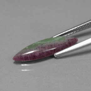 Rubino-zoisite naturale multicolore da 2,59 ct, marchesa, opaco