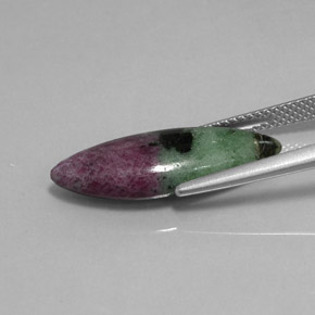 Rubino-zoisite naturale multicolore da 8,07 ct, marchesa, opaco