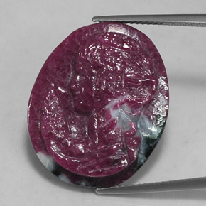 Rubino-zoisite naturale multicolore da 28,53 ct, forma fantasia, opaco