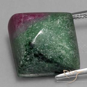 32.11ct Naturale Multicolore Rubino-Zoisite, Quadrato, Opaco