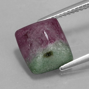 Rubino-zoisite naturale multicolore da 5,41 ct, quadrato, opaco