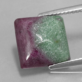 Rubino-zoisite naturale multicolore da 5,70 ct, quadrato, opaco