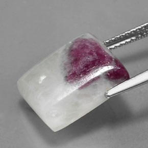 Rubino-zoisite naturale multicolore da 9,46 ct, baguette, traslucido