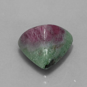 Rubino-zoisite naturale multicolore da 7,42 ct, trillion, opaco