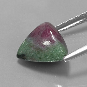 Rubino-zoisite naturale multicolore da 7,42 ct, trillion, opaco