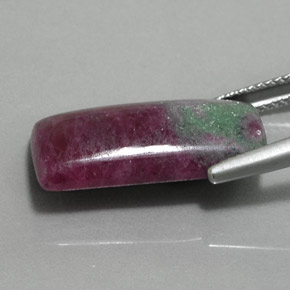 Rubino-zoisite naturale multicolore da 14,27 ct, baguette, opaco