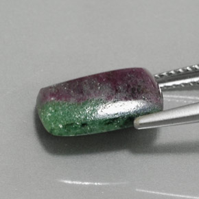 Rubino-Zoisite Multicolore naturale da 5.44 ct, Taglio a baguette, Opaco