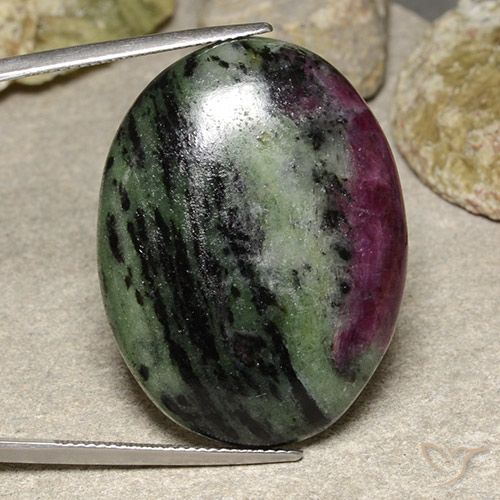56.55ct Naturale Multicolore Rubino-Zoisite, Ovale, Opaco