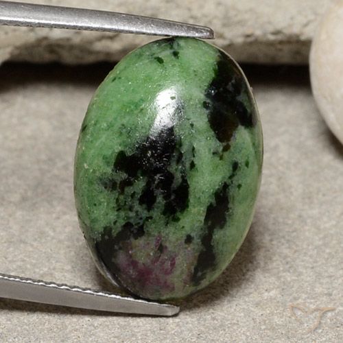 15.46ct Naturale Multicolore Rubino-Zoisite, Ovale, Opaco