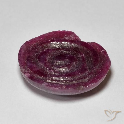 Rubino-Zoisite Medium Dark Reddish-Purple naturale da 12.46 ct, Taglio a fiore, Opaco