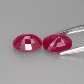 Rubino naturale rosso da  ct, taglio ovale, VS-SI