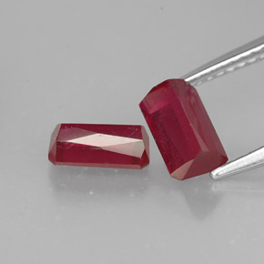 Rubino naturale rosso da  ct, taglio smeraldo, SI