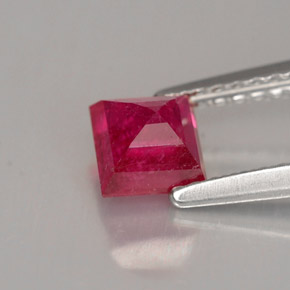 Rubino naturale rosso da 0,85 ct, quadrato, SI