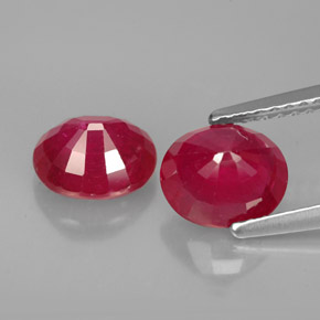 Rubino naturale rosso da  ct, taglio ovale, VS-SI
