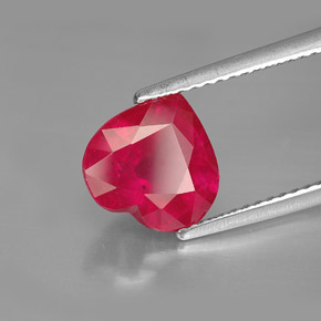 Rubino naturale rosso da 3,26 ct, a forma di cuore, SI