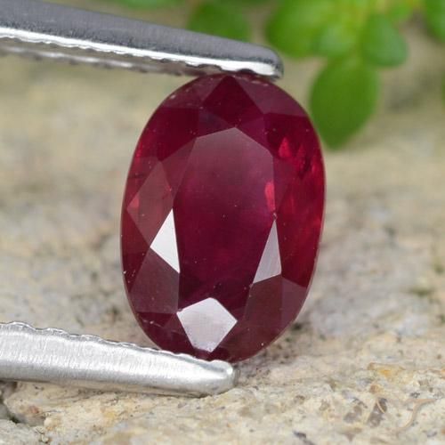 Rubino Rosso scuro naturale da 0.92 ct, Ovale, VS-SI
