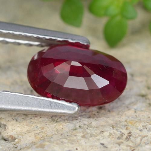 Rubino Rosso scuro naturale da 0.92 ct, Ovale, VS-SI