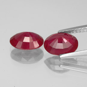 Rubino naturale rosso da  ct, taglio ovale, VS-SI