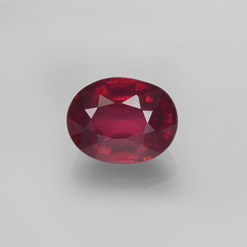 Rubino Rosso medio naturale da 2.26 ct, Taglio ovale, VS-SI