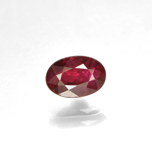 Rubino Rosso medio naturale da 0.62 ct, Taglio ovale, VS-SI