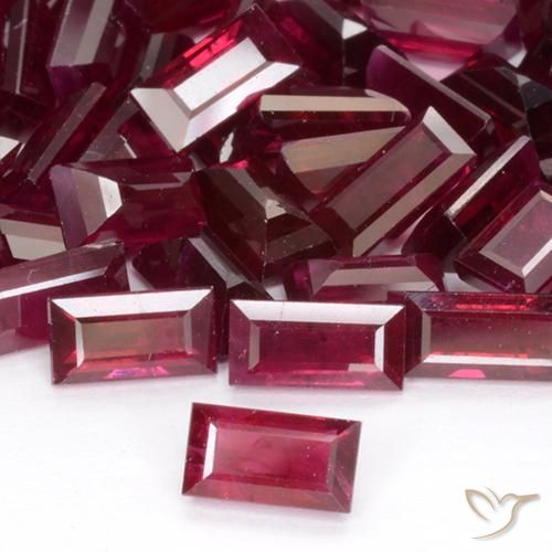 Rubino Rosso scuro naturale da 0.32 ct, Taglio a baguette, VS-SI