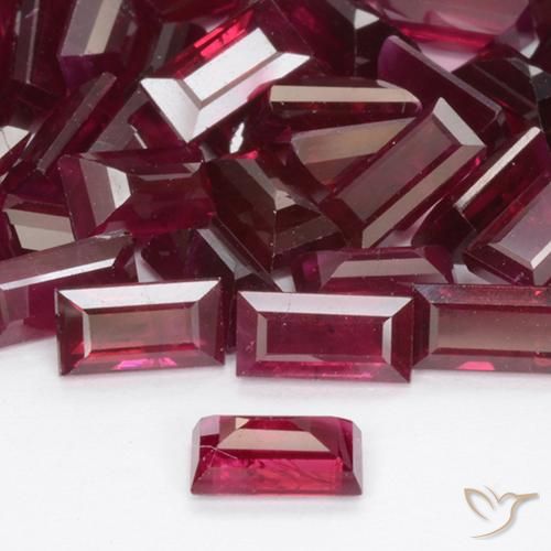 Rubino Rosso scuro naturale da 0.32 ct, Taglio a baguette, VS-SI