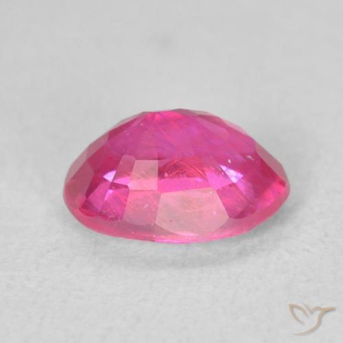 Rubino Magenta intenso naturale da 1.68 ct, Ovale, VS