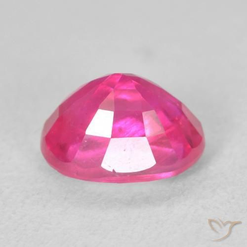 Rubino Magenta intenso naturale da 2.27 ct, Ovale, VS