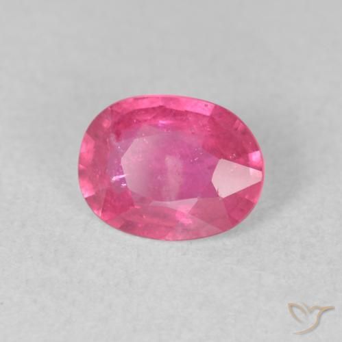 Rubino Magenta intenso naturale da 1.47 ct, Ovale, VS-SI