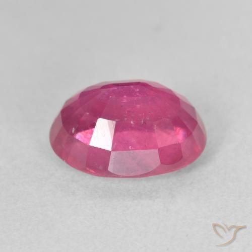 Rubino Magenta intenso naturale da 3.90 ct, Ovale, VS-SI