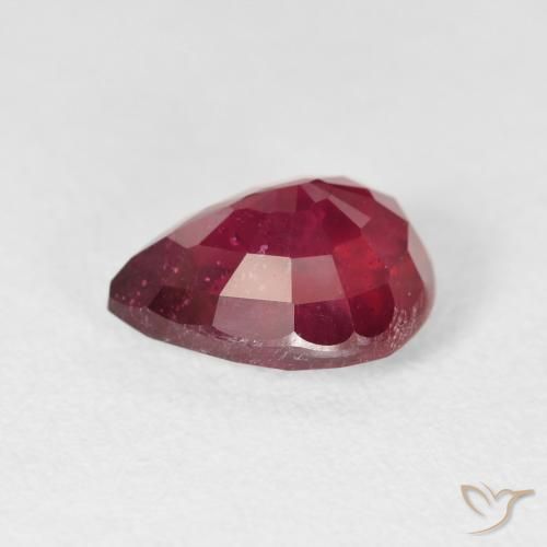 Rubino Rosso scuro naturale da 3.23 ct, Forma a pera, VS