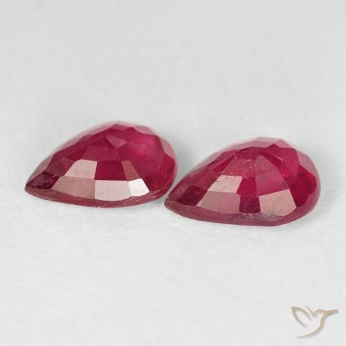 Gemme di Rubino Cremisi Profondo naturale da 2.56 ct, Forma a pera, VS