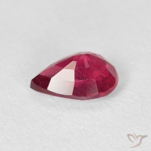 Rubino Sangue rosso naturale da 0.94 ct, Forma a pera, VS-SI