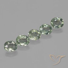 Gemme di Zaffiro Verde foresta chiaro naturale da 4.19 ct, Ovale, VVS-VS