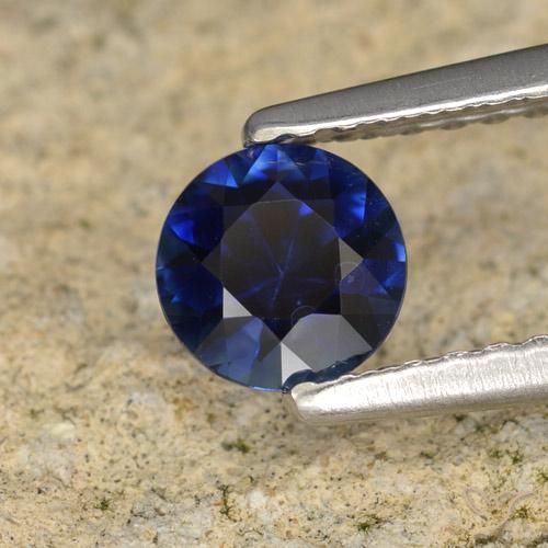 Zaffiro Azzurro crepuscolare naturale da 0.57 ct, Rotondo, VVS-VS